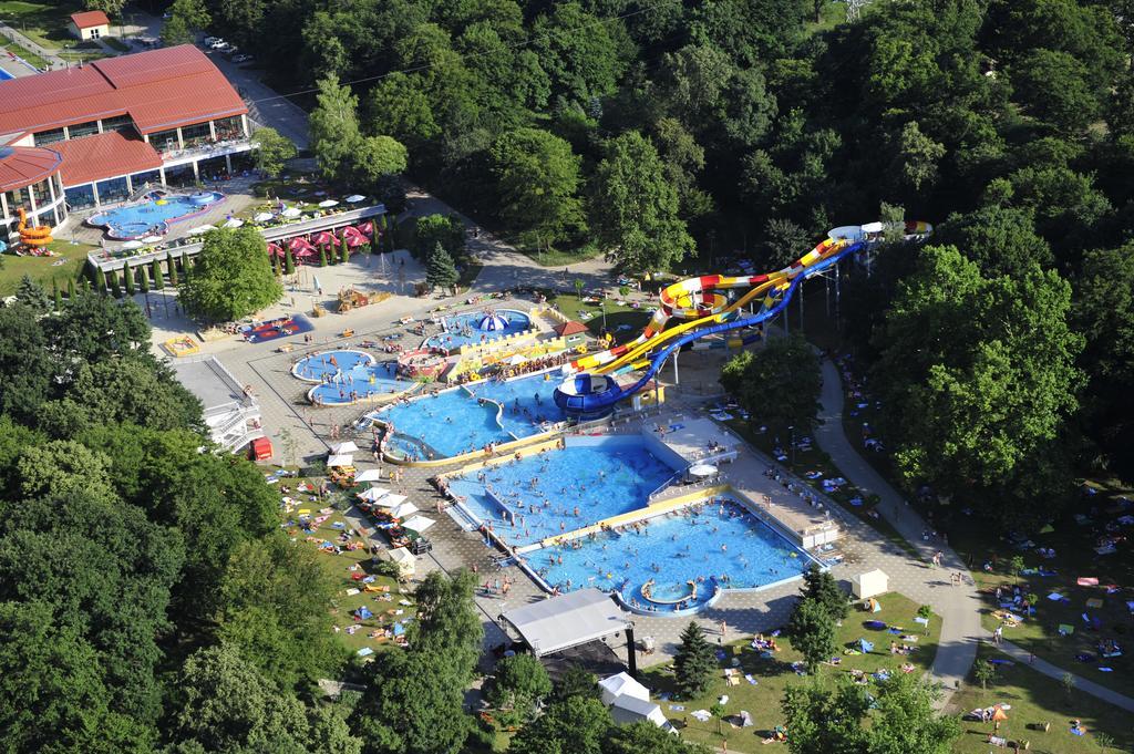 Sport Hotel Tatabánya Exterior foto