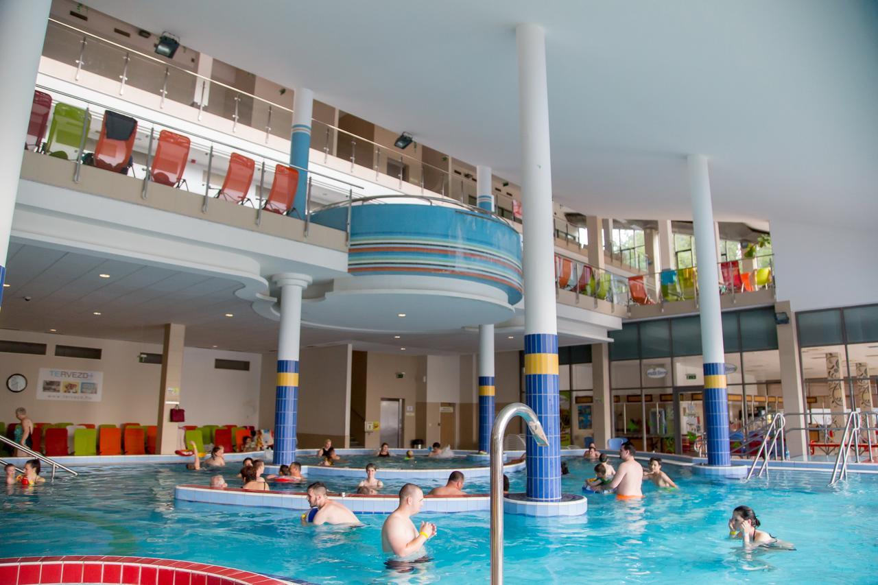 Sport Hotel Tatabánya Exterior foto