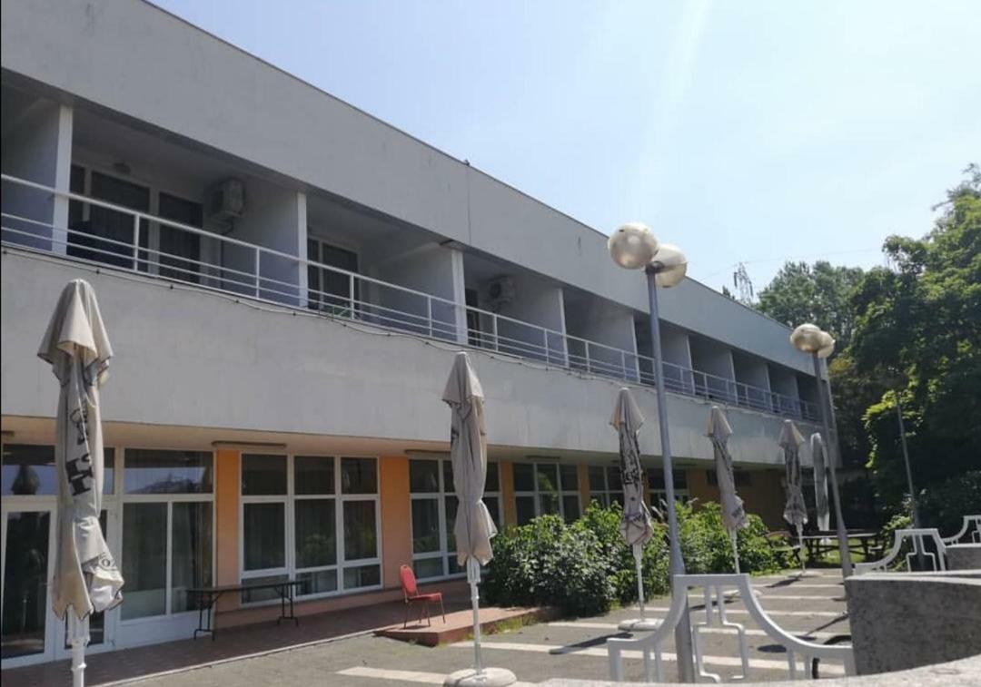 Sport Hotel Tatabánya Exterior foto