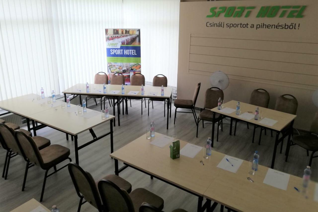 Sport Hotel Tatabánya Exterior foto